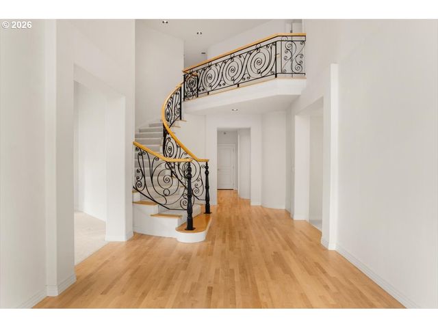 9820 Nw SKYVIEW Dr, Portland, OR 97231