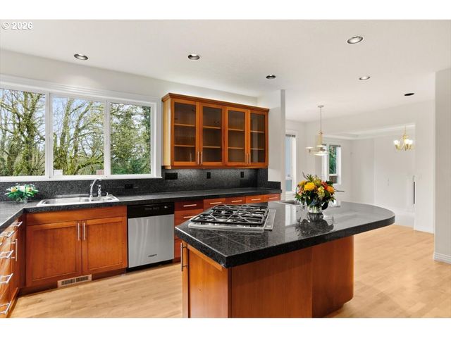 9820 Nw SKYVIEW Dr, Portland, OR 97231