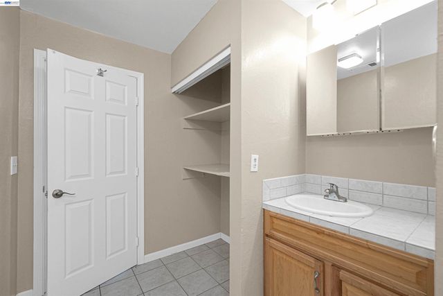 16871 Ehle St, Castro Valley, CA 94578