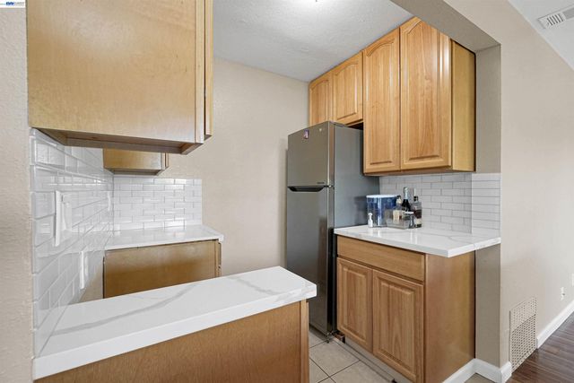 16871 Ehle St, Castro Valley, CA 94578