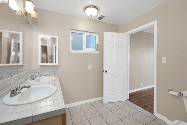 16871 Ehle St, Castro Valley, CA 94578