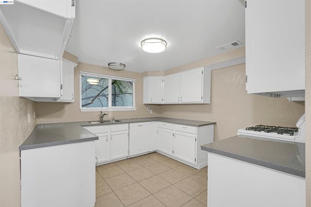 16871 Ehle St, Castro Valley, CA 94578
