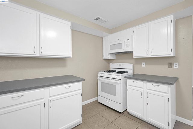 16871 Ehle St, Castro Valley, CA 94578