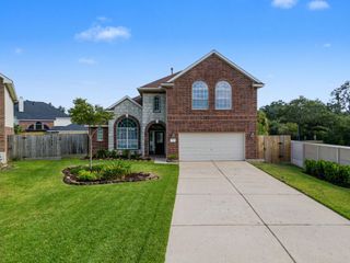 909 Autumn Brook Street, Seabrook, TX 77586