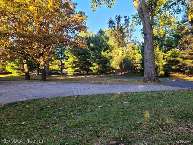 12902 Autumn Ridge Court, Brighton Township, MI 48380
