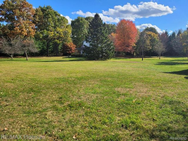 12902 Autumn Ridge Court, Brighton Township, MI 48380