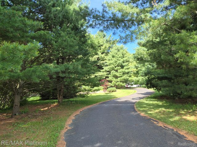12902 Autumn Ridge Court, Brighton Township, MI 48380