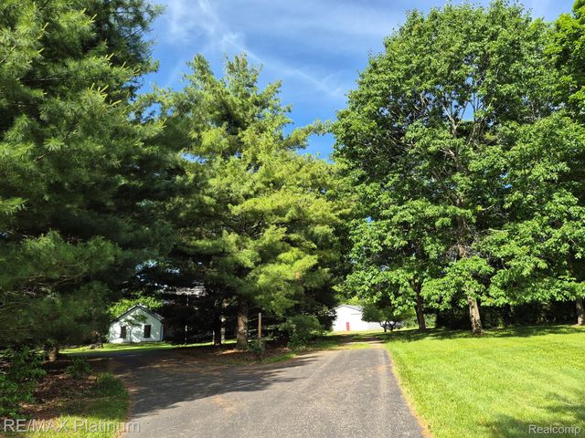 12902 Autumn Ridge Court, Brighton Township, MI 48380