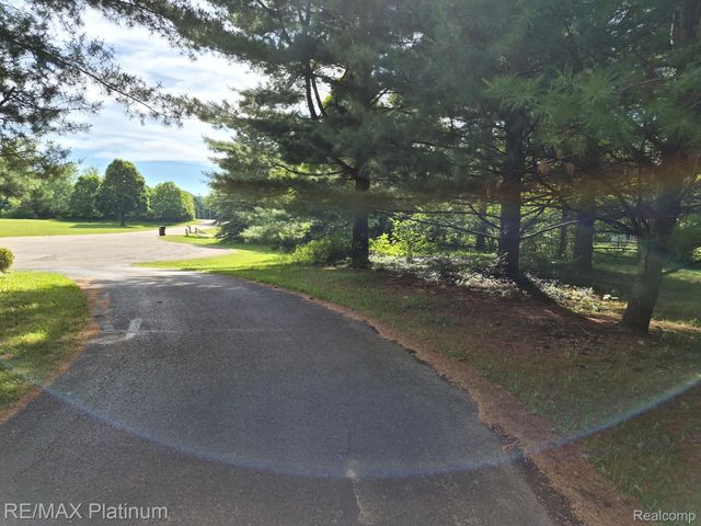 12902 Autumn Ridge Court, Brighton Township, MI 48380
