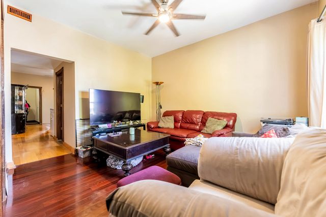 4943 S Hoyne Avenue, Chicago, IL 60609