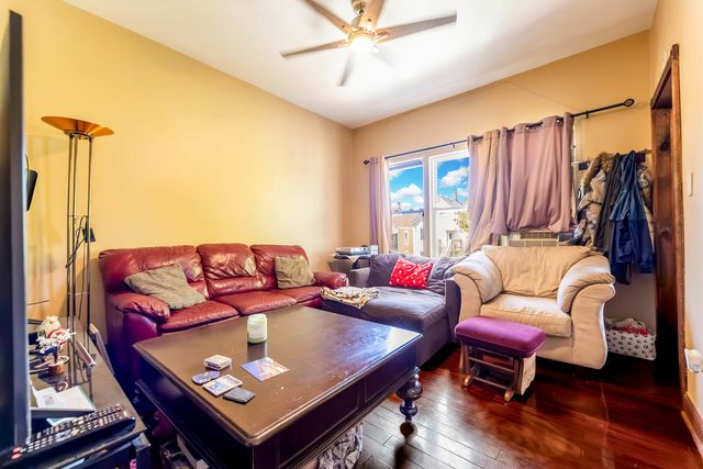4943 S Hoyne Avenue, Chicago, IL 60609