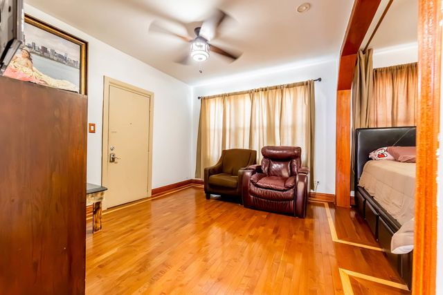 4943 S Hoyne Avenue, Chicago, IL 60609