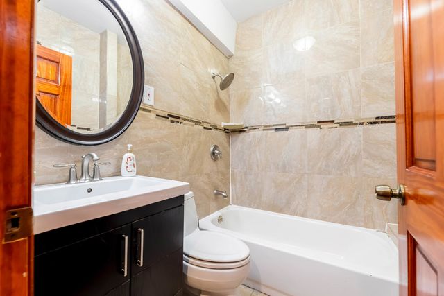 4943 S Hoyne Avenue, Chicago, IL 60609