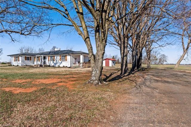 2432 Holcomb Road, Yadkinville, NC 27055