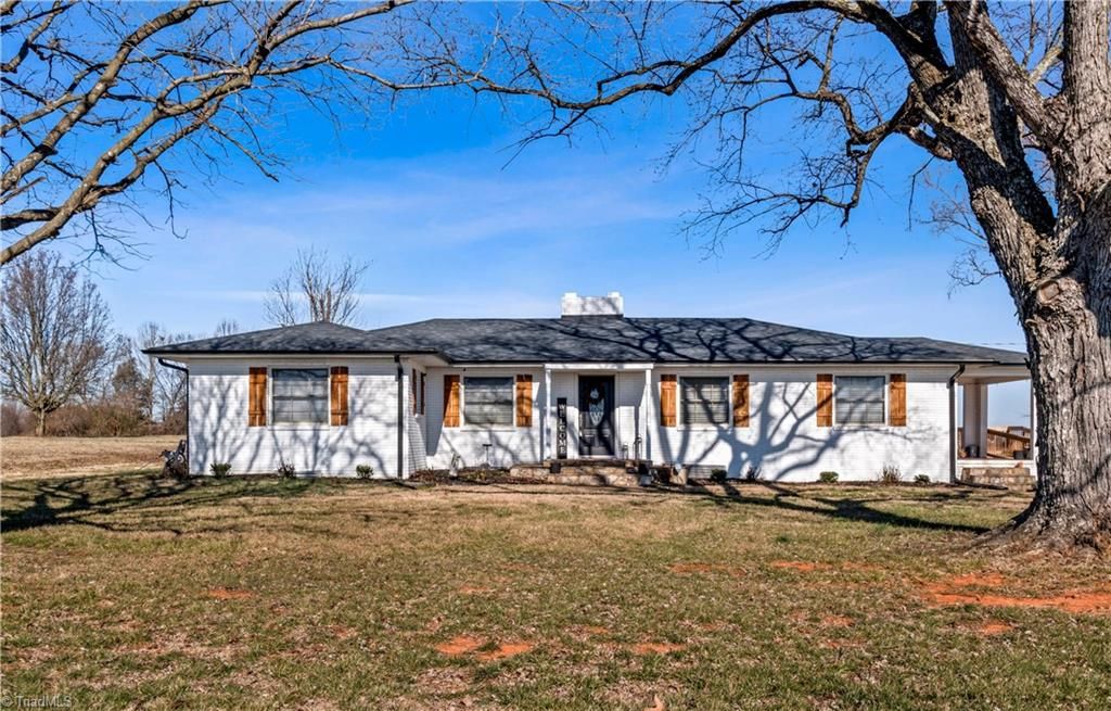 2432 Holcomb Road, Yadkinville, NC 27055