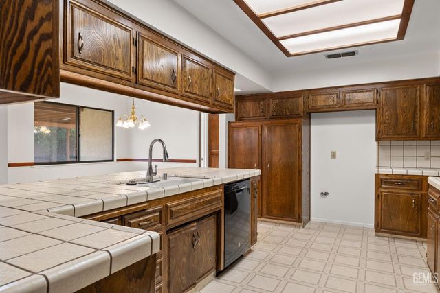 3000 Victoria Way, Bakersfield, CA 93309