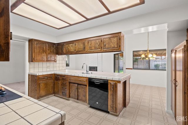 3000 Victoria Way, Bakersfield, CA 93309