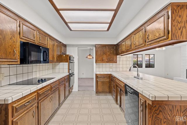 3000 Victoria Way, Bakersfield, CA 93309