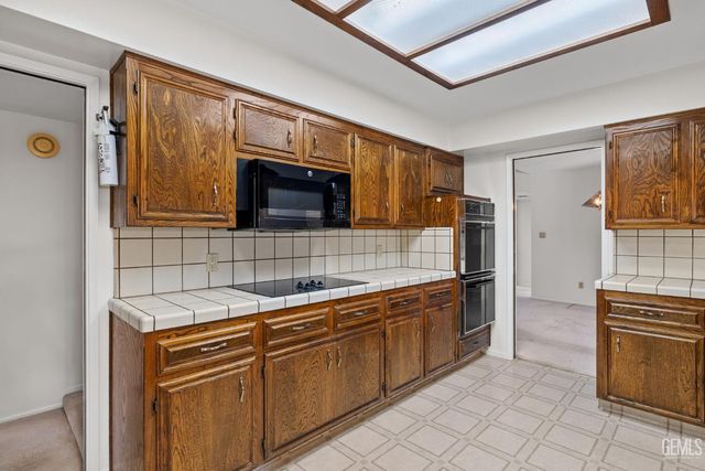 3000 Victoria Way, Bakersfield, CA 93309