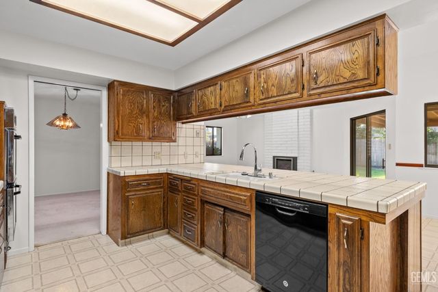 3000 Victoria Way, Bakersfield, CA 93309