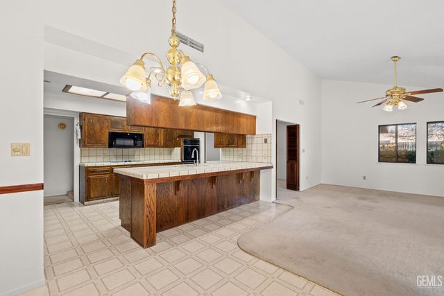 3000 Victoria Way, Bakersfield, CA 93309