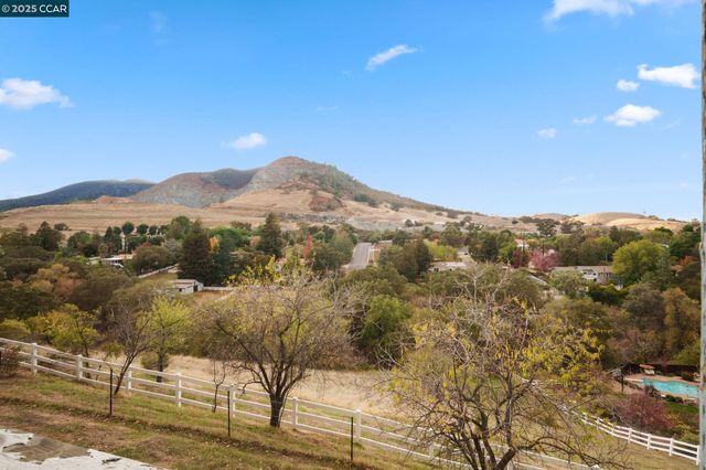 581 Mt Dell, Clayton, CA 94517