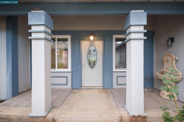 581 Mt Dell, Clayton, CA 94517