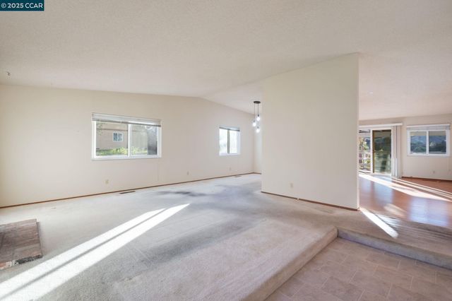 581 Mt Dell, Clayton, CA 94517