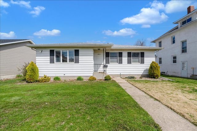 1413 30th Avenue, Moline, IL 61265