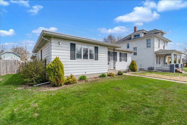 1413 30th Avenue, Moline, IL 61265