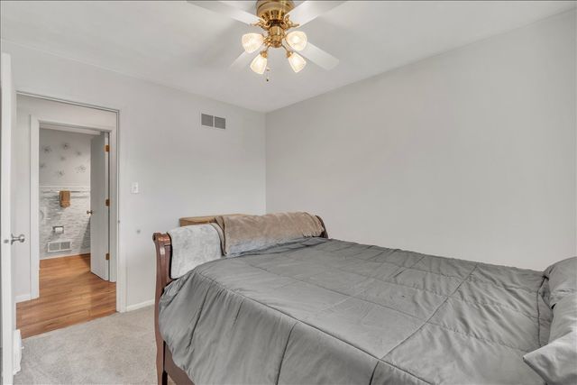 1413 30th Avenue, Moline, IL 61265