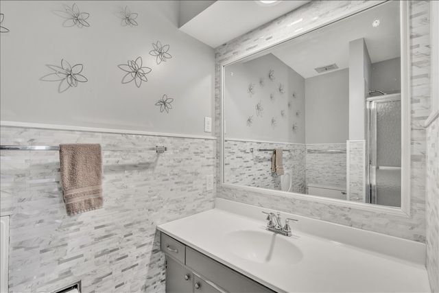 1413 30th Avenue, Moline, IL 61265