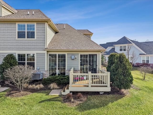 33 Woodland Trail, Lincolnshire, IL 60069