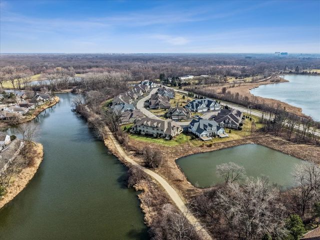 33 Woodland Trail, Lincolnshire, IL 60069