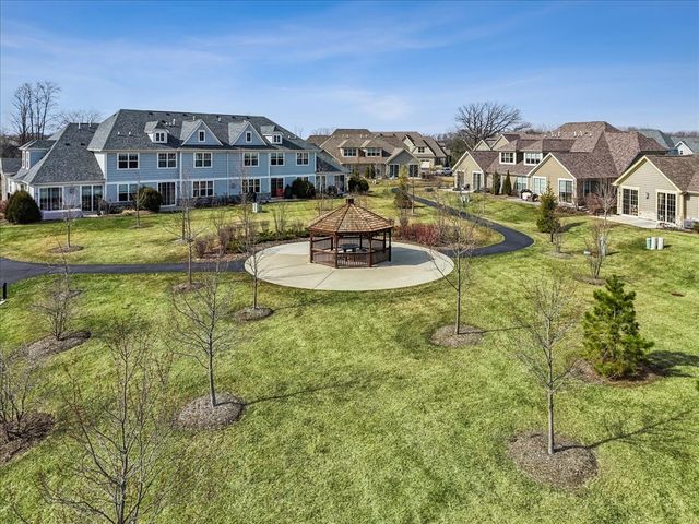 33 Woodland Trail, Lincolnshire, IL 60069