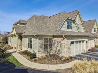33 Woodland Trail, Lincolnshire, IL 60069