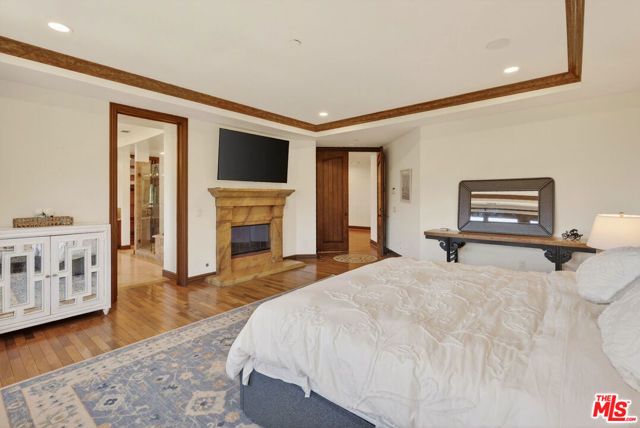 435 Woodbluff Road, Calabasas, CA 91302