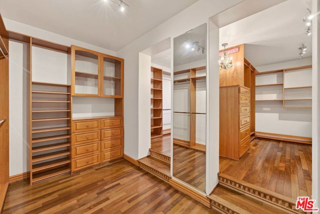 435 Woodbluff Road, Calabasas, CA 91302