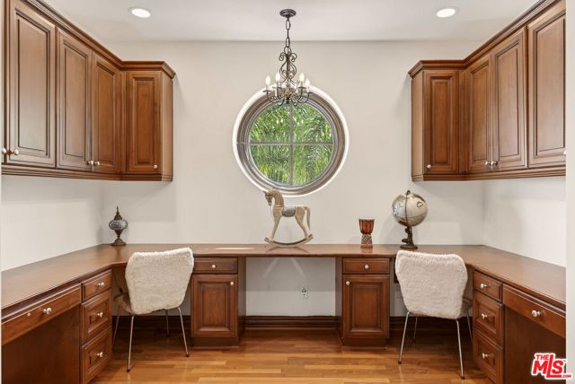 435 Woodbluff Road, Calabasas, CA 91302