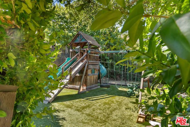 435 Woodbluff Road, Calabasas, CA 91302