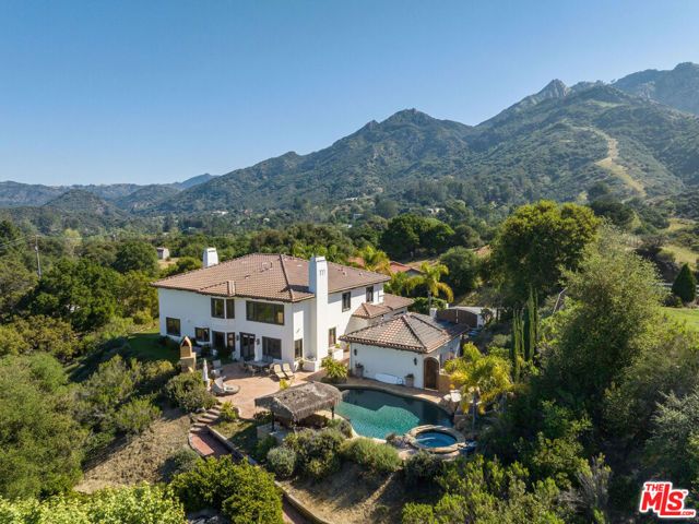435 Woodbluff Road, Calabasas, CA 91302