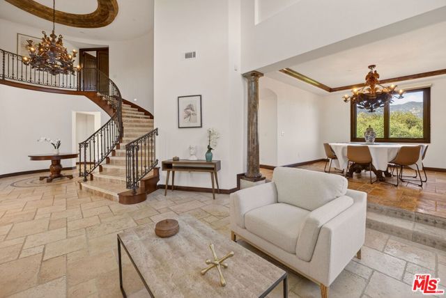 435 Woodbluff Road, Calabasas, CA 91302