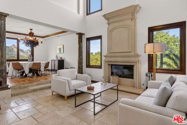 435 Woodbluff Road, Calabasas, CA 91302