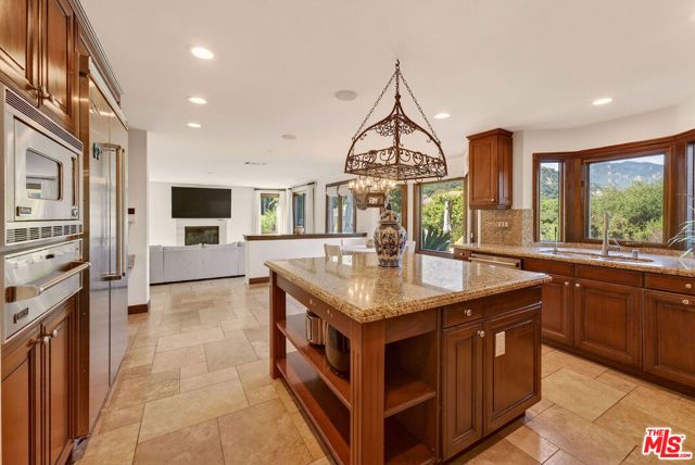 435 Woodbluff Road, Calabasas, CA 91302