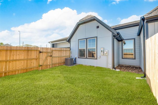 411 Legacy Point C, Sealy, TX 77474