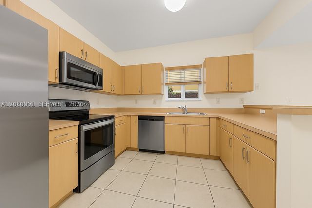 8441 SW 124 AV 104, Miami, FL 33183