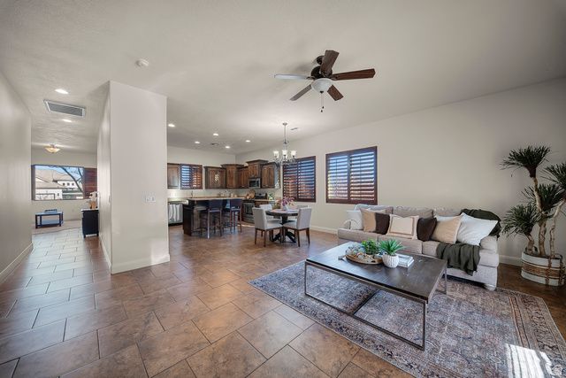 1907 N CREEK SIDE CT, Washington, UT 84780