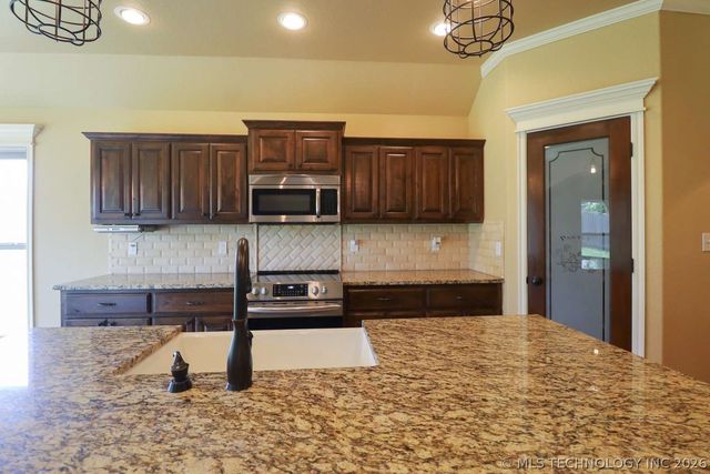1804 Hillcrest Road, Claremore, OK 74019