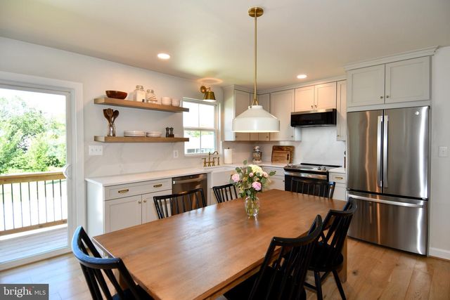 5042 GODWINS LANDING DR, Remington, VA 22734