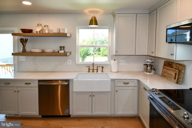 5042 GODWINS LANDING DR, Remington, VA 22734